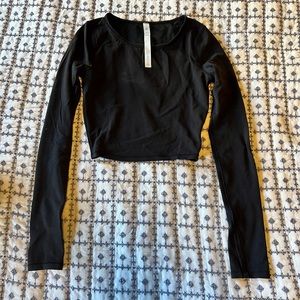 Lululemon cropped long sleeve tee